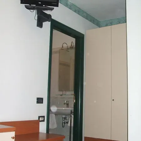 فندق Kristall 3*